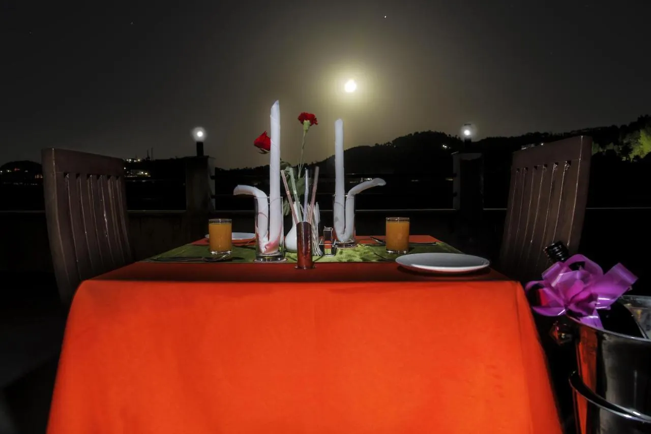 *** Ξενοδοχείο Regenta Resort Mars Valley View Shoghi Σίμλα Ινδία