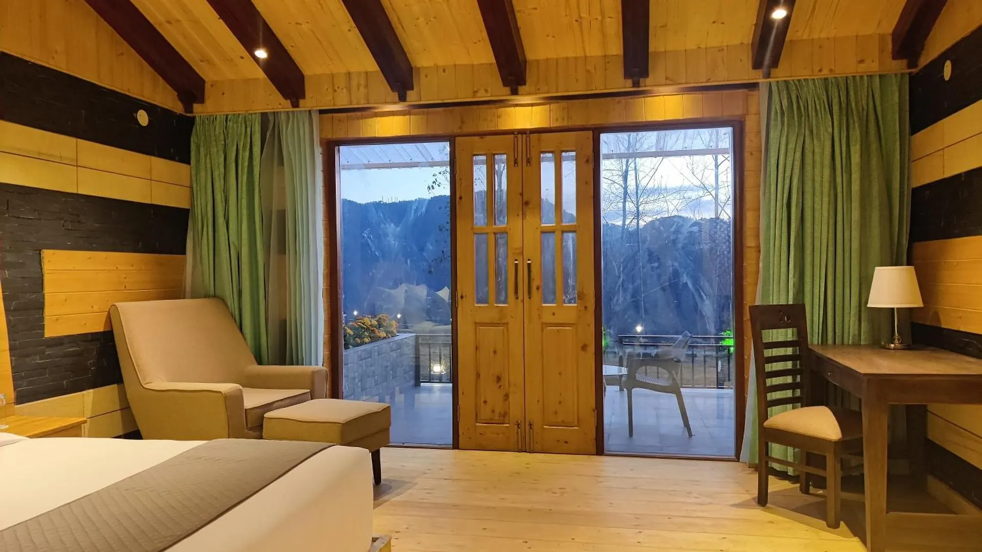 *** Ξενοδοχείο Regenta Resort Mars Valley View Shoghi Σίμλα Ινδία