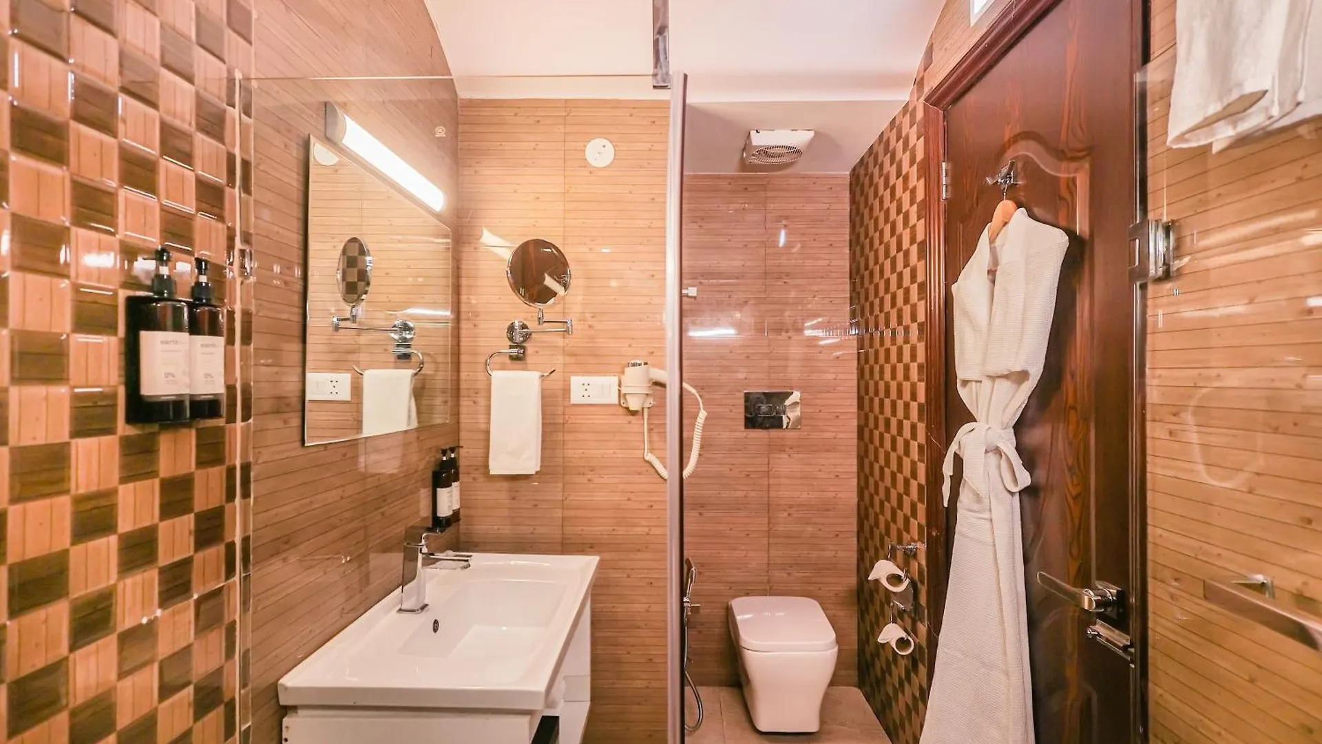 Regenta Resort Mars Valley View Shoghi Σίμλα Ξενοδοχείο