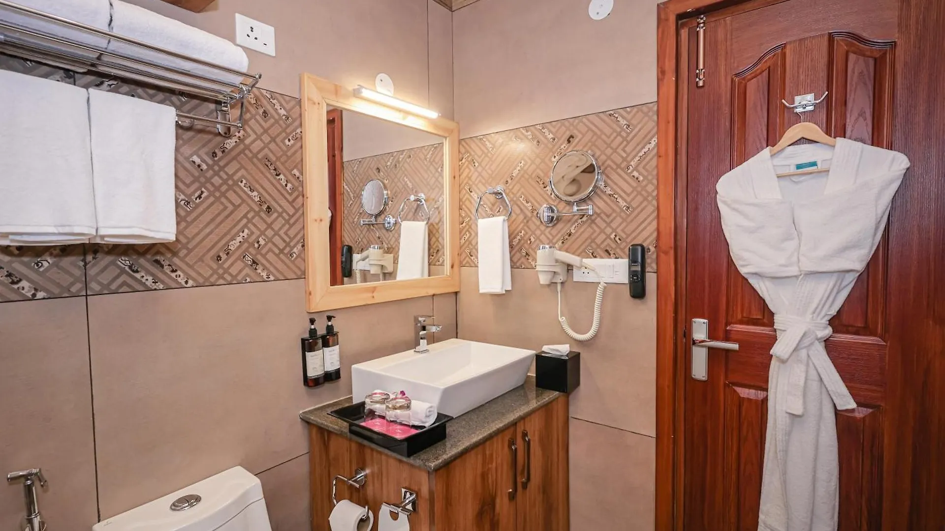 Ξενοδοχείο Regenta Resort Mars Valley View Shoghi Σίμλα